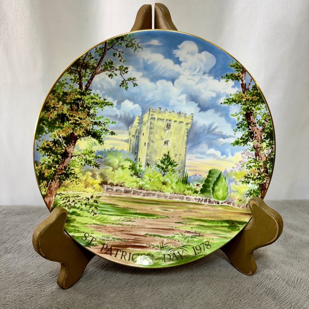 Castle of the Blarney Stone Ireland China Decorative Plate Crown Staffordshire
